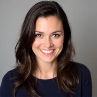 Headshot of comedian Sarah Jones.